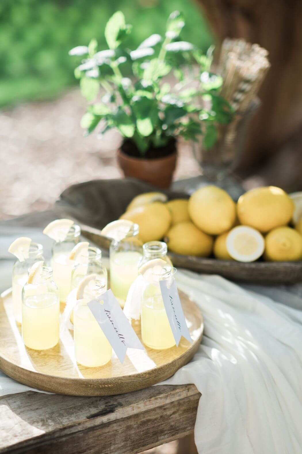 Lemons in the sun, Italian wedding details