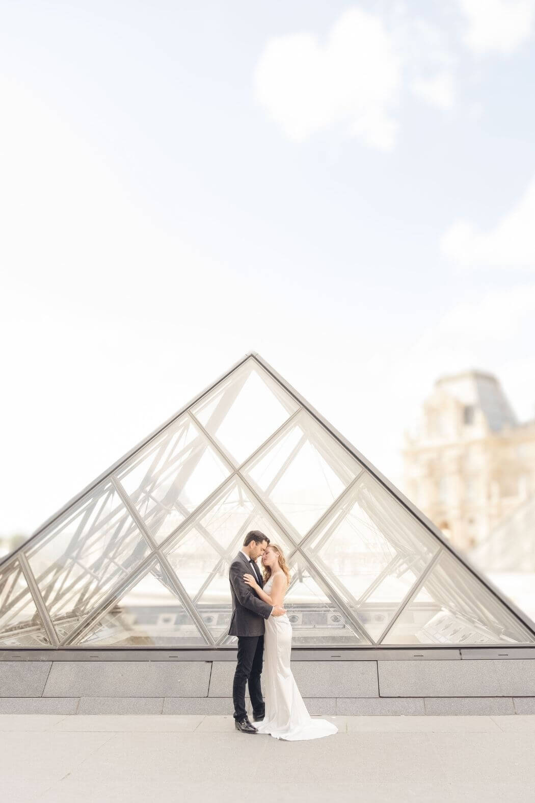Paris wedding photographer, couple in the city