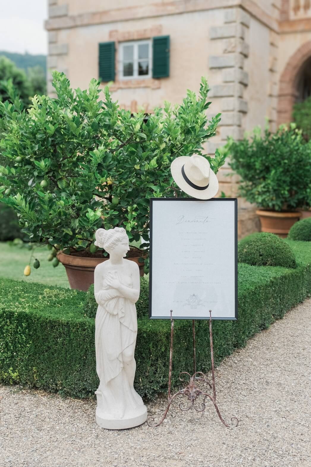 Table plan at an Italian wedding abroad