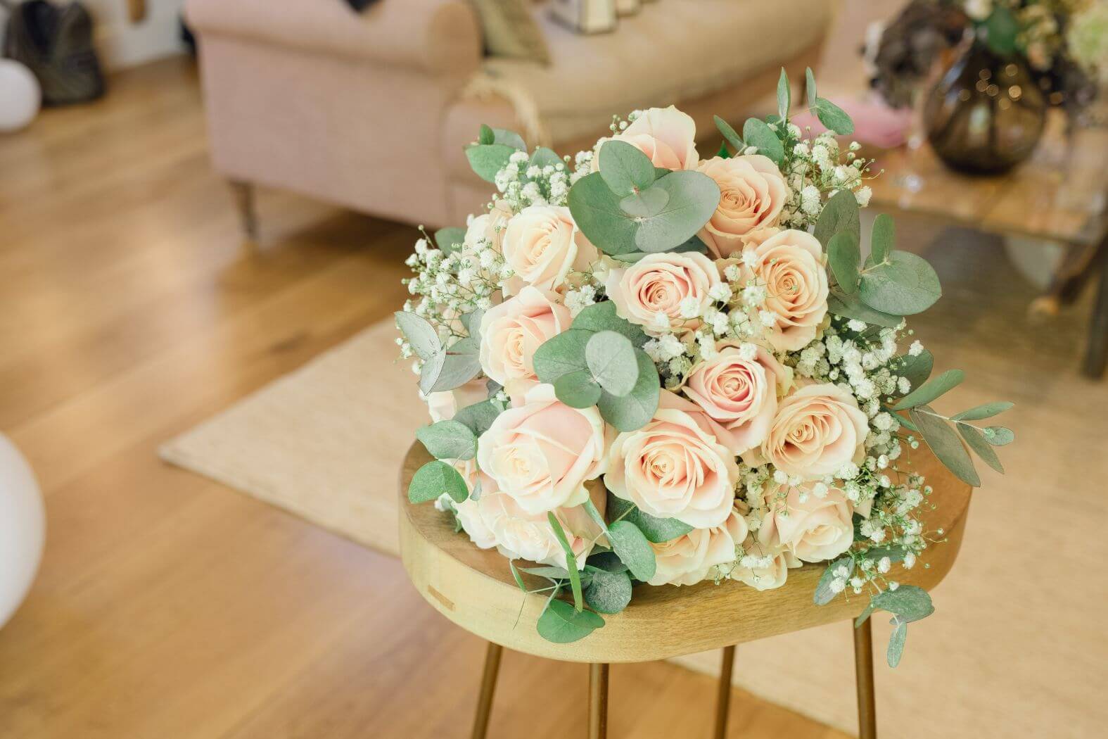 Floral centrepiece detail on the wedding table