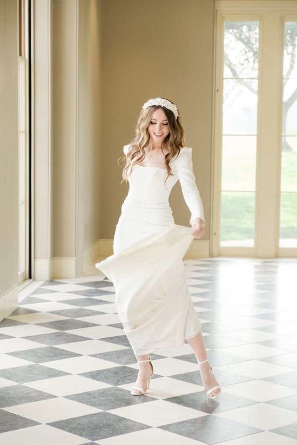 Solo bridal portrait of the bride on her wedding day