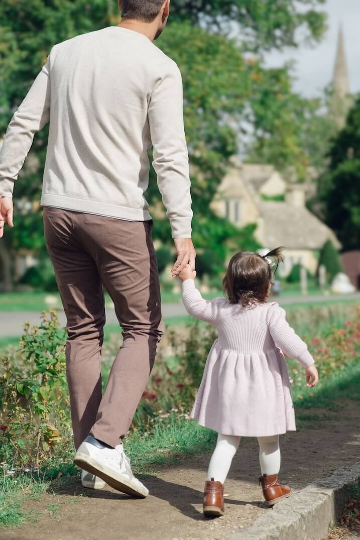 Cotswold family photographer capturing a candid family moment
