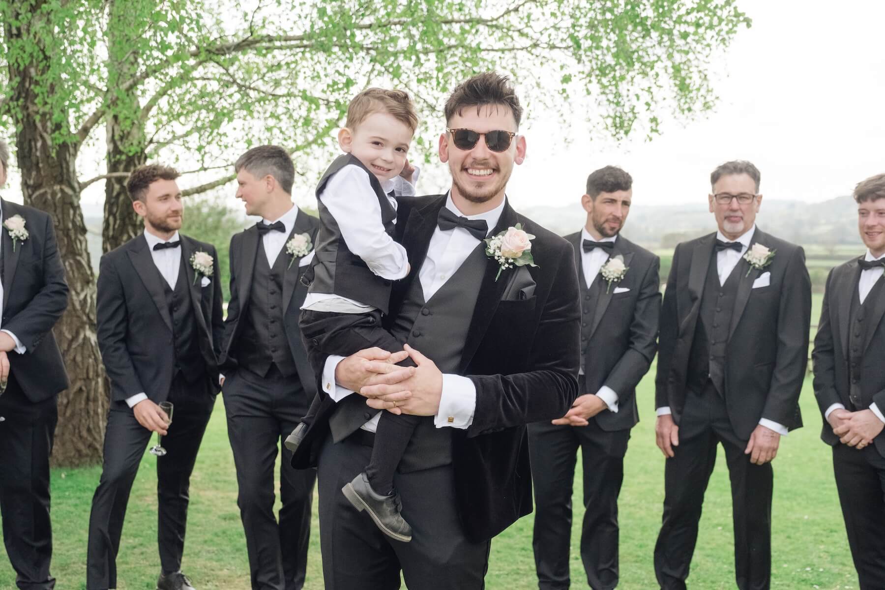Group photographs and couple portraits at Hyde House in the Cotswolds