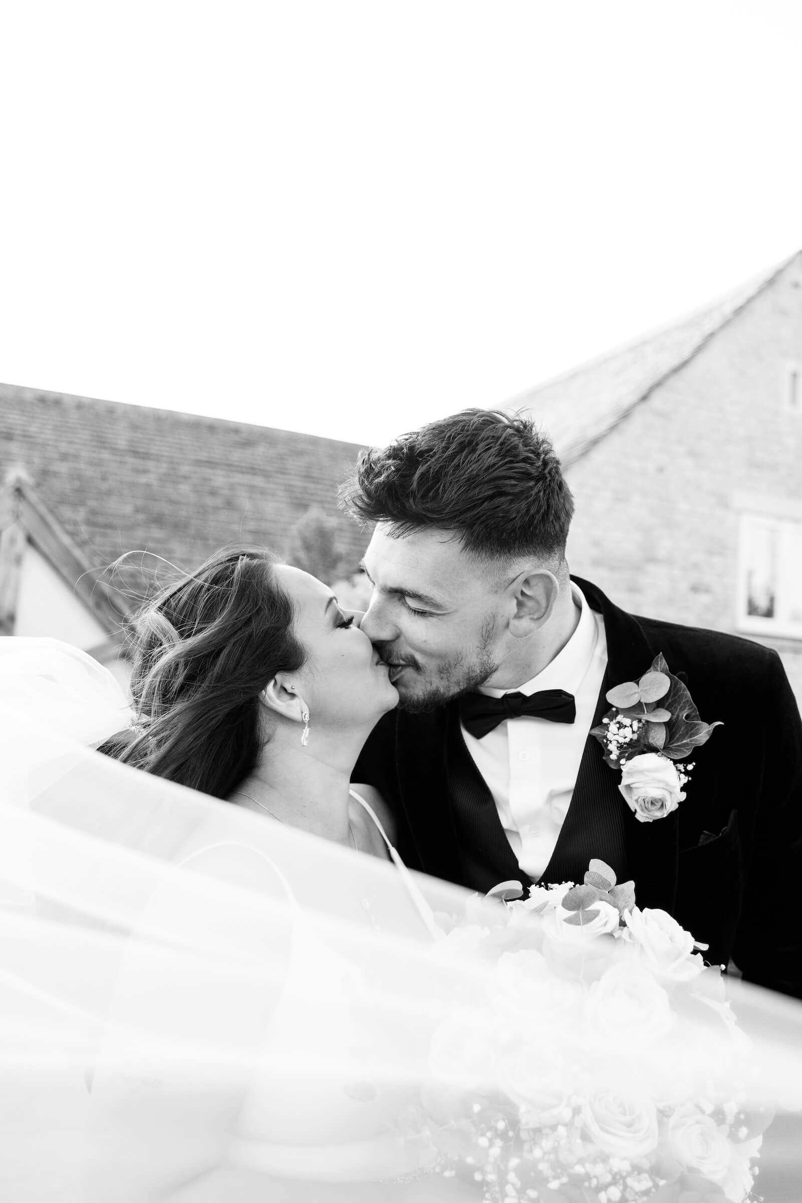 Black and white wedding photograph at Hyde House, Stow-on-the-Wold