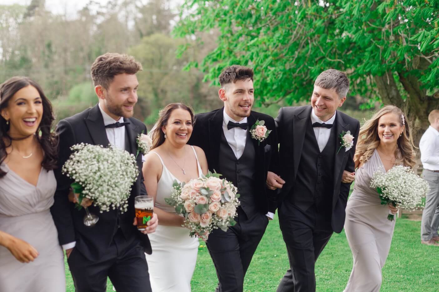 Bridal group at Hyde House in the Cotswolds