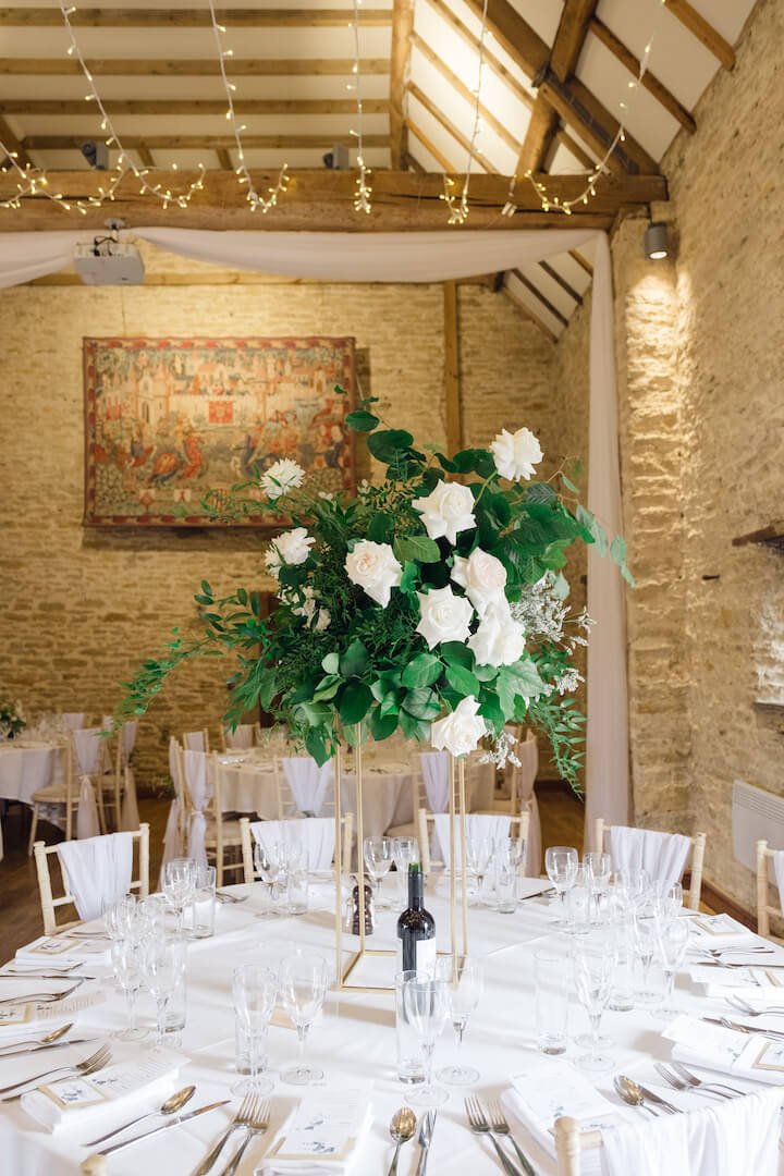 Fresh flowers decorating the wedding cake