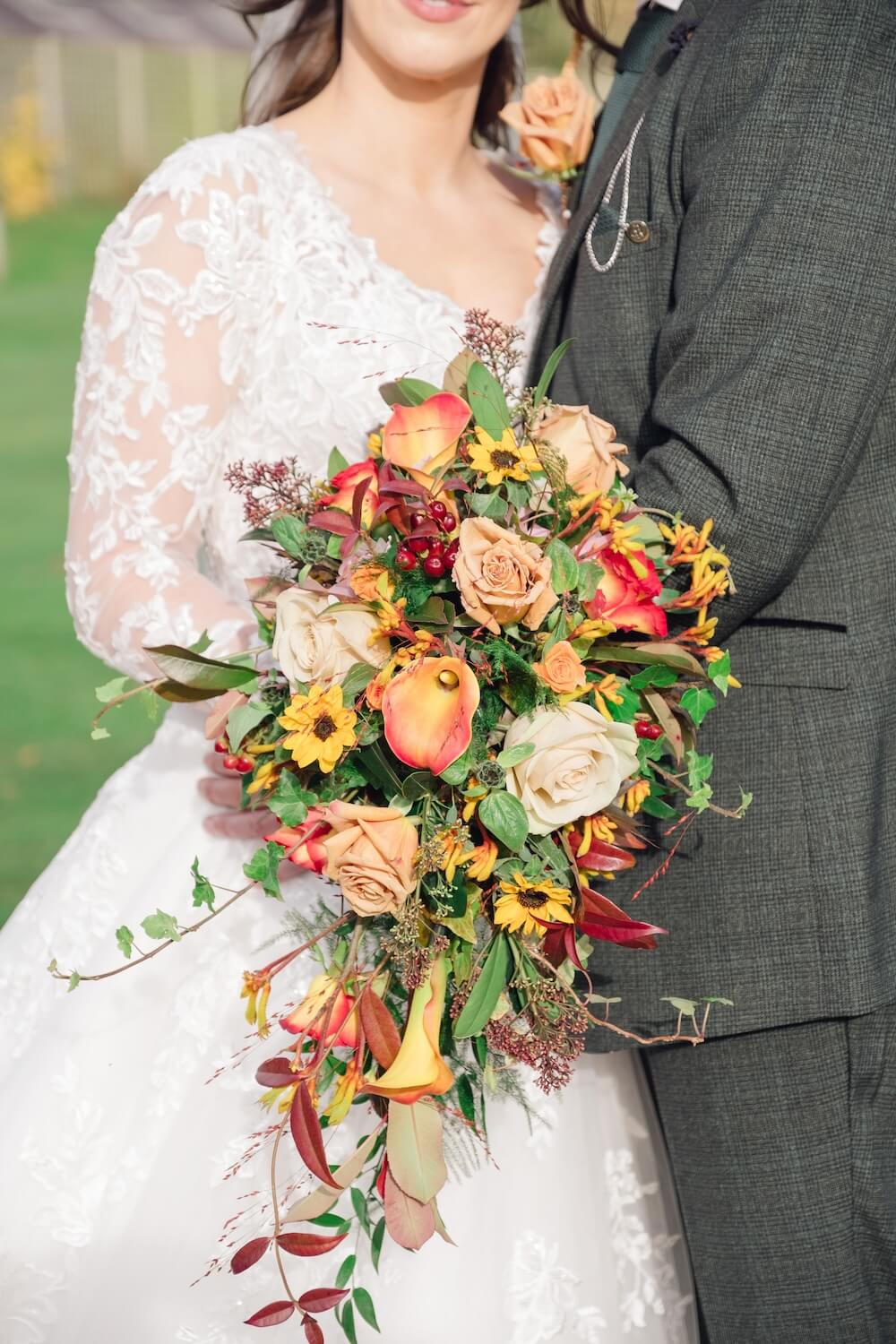 Autumnal wedding flowers in detail