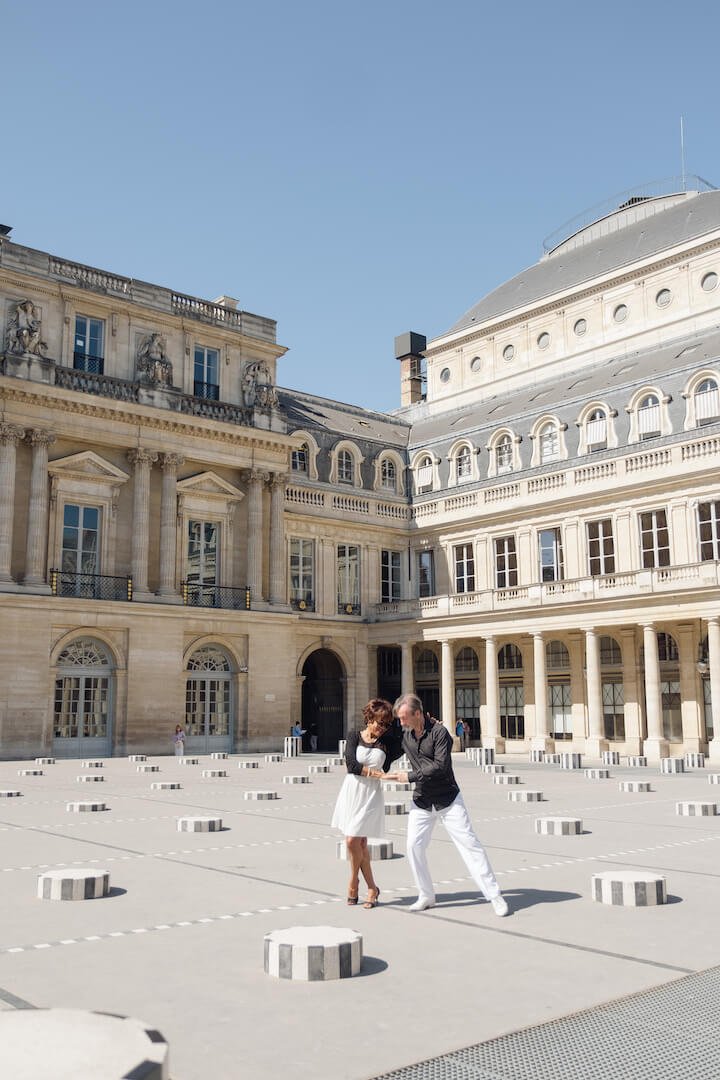 Couple photographed by the Louvre in Paris