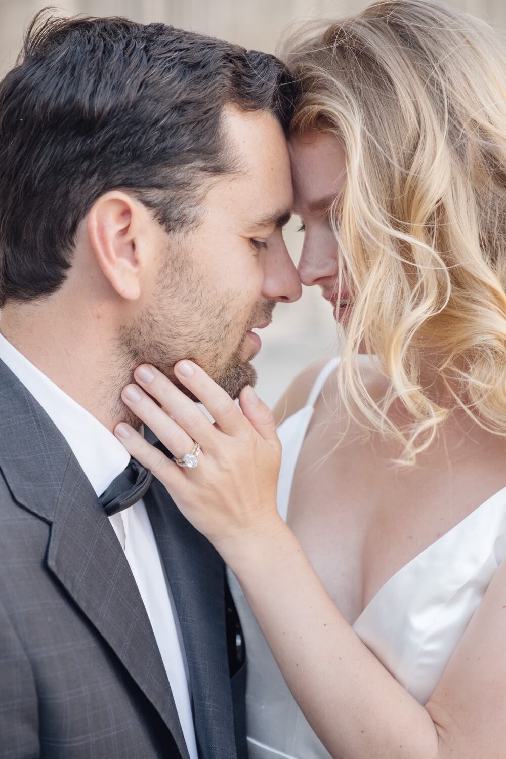 Surprise proposal in Paris captured candidly
